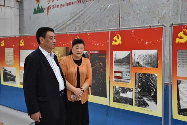 不忘初心 走好人生长征路——广州当代信息学院举办中国工农红军长征胜利80周年图片展