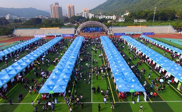 广东省2017届高校卒业生供需晤面运动珠海地区专场在吉林大学珠海学院举行