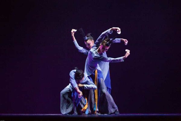 广东跳舞戏剧职业学院在广东省第五届岭南跳舞大赛上喜获7金等21块奖牌